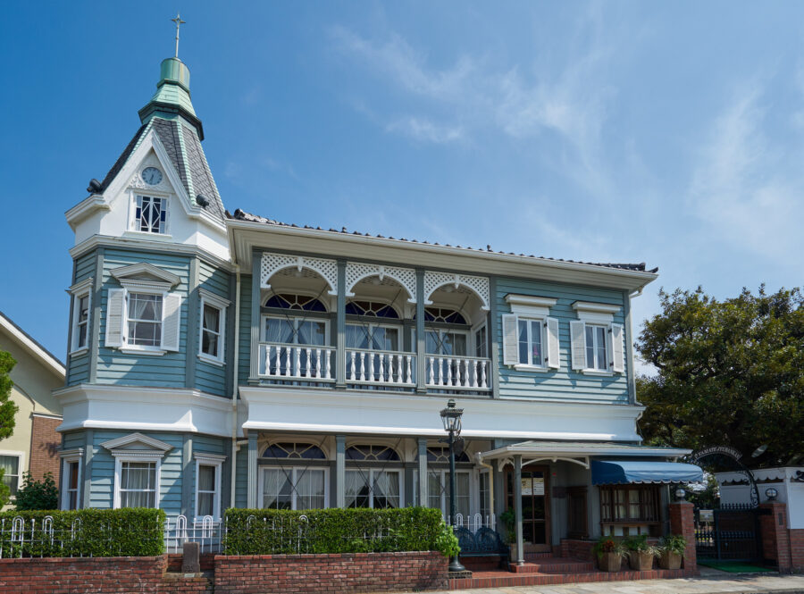 クラシックな洋館みたいな外観の家に住む！横浜や神戸の洋館、夢を叶えた家づくりの事例を紹介